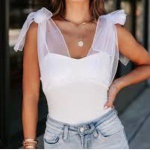 White sweetheart bow tied shoulder bodysuit